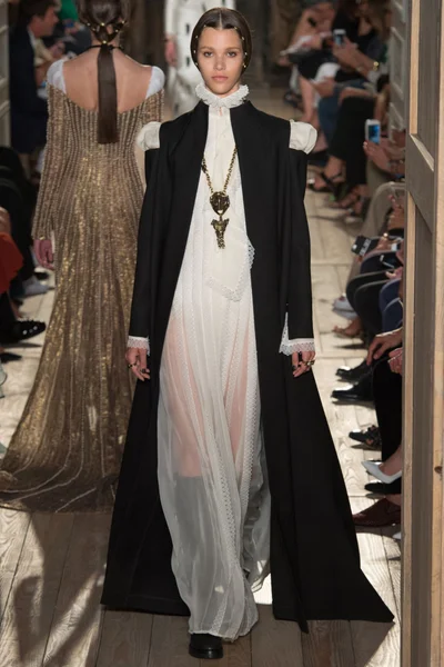 Look 44